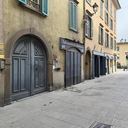 Apartment Charme Antico Tra Pietra E Legno In Area Pedonale *